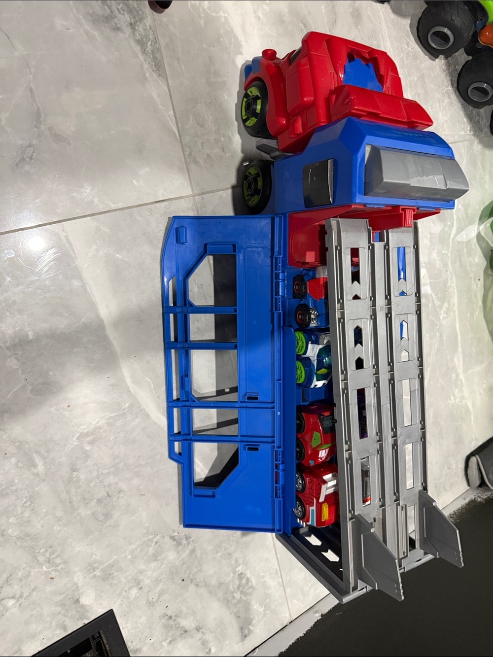 Transformers hauler with 8 cars flip racers